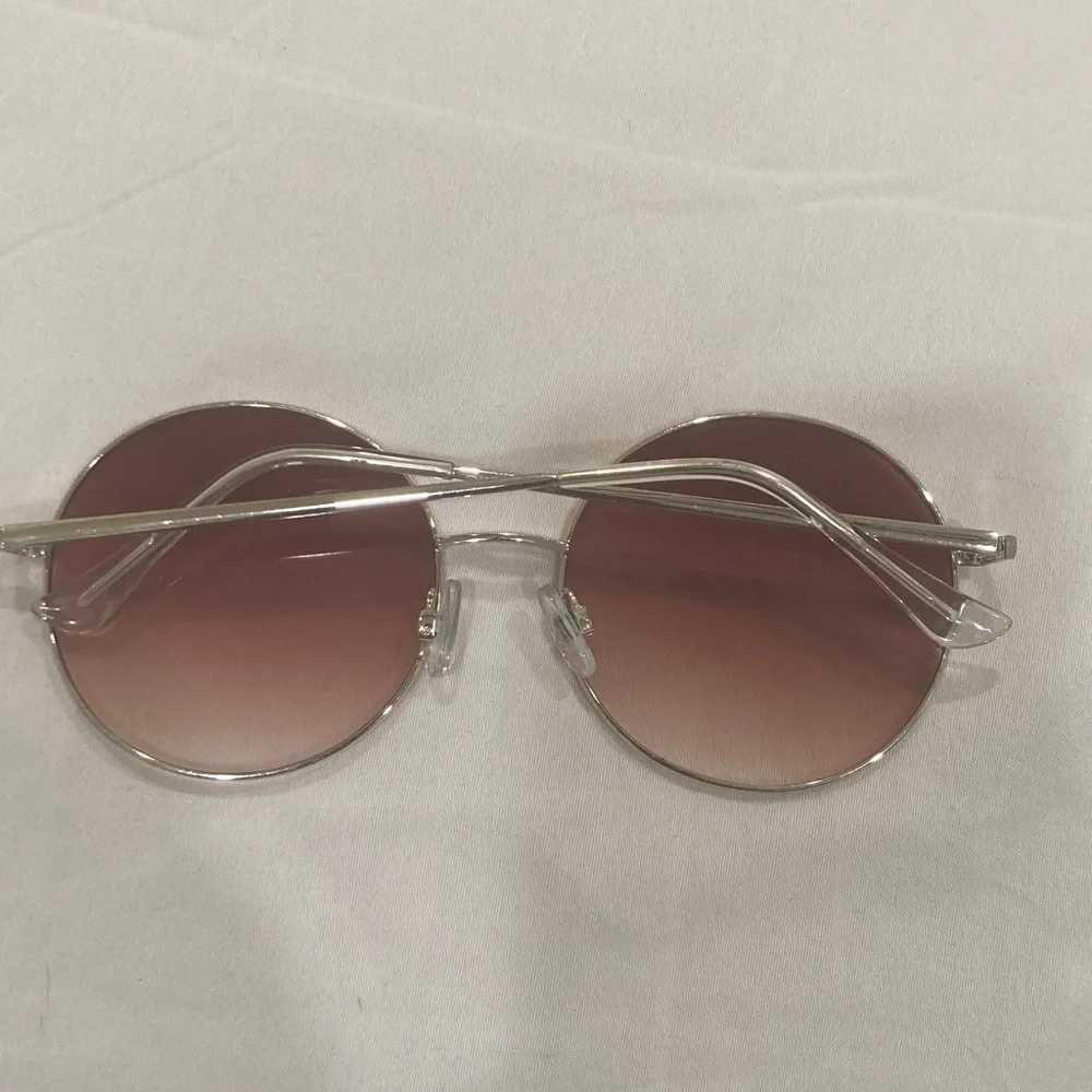 Round Silver Frame Sunglasses with Pink Gradient Lenses